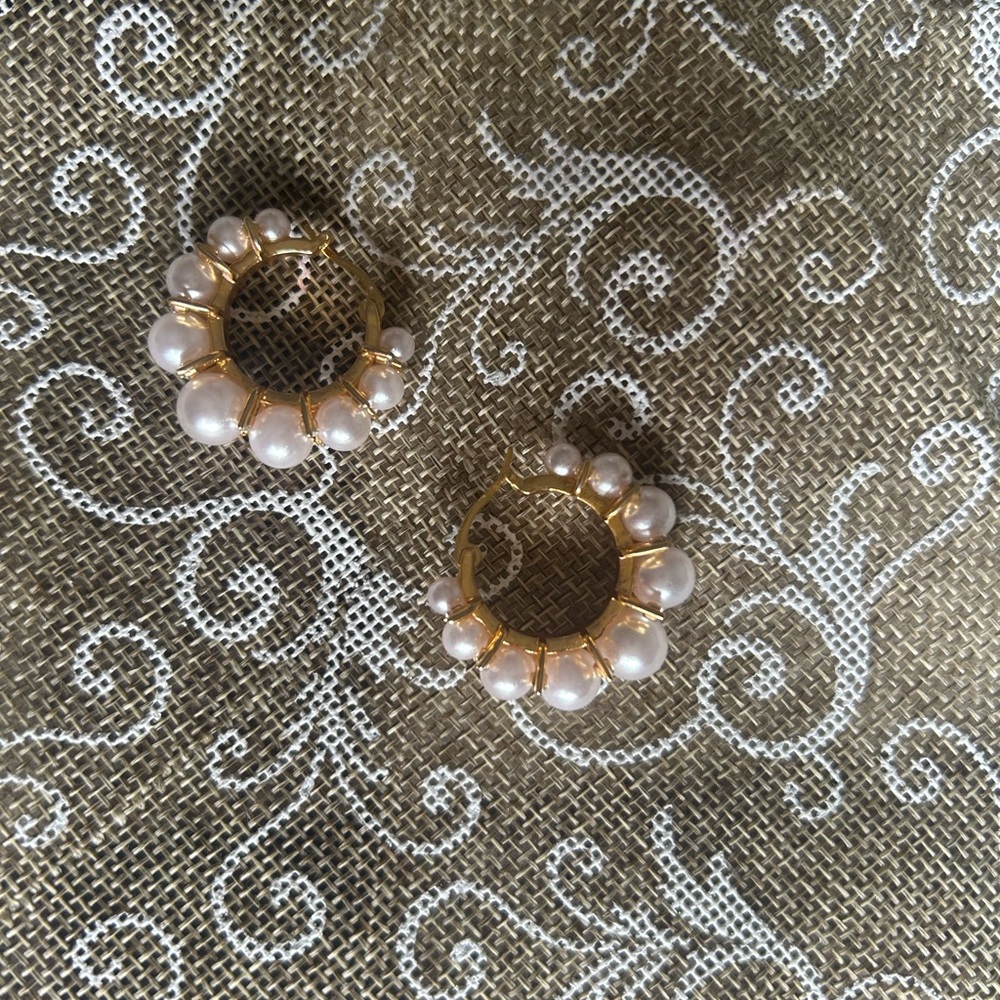 Elegant Gold and Pearl Hoop Earrings